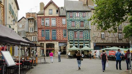Rennes Place du Sainte Anne que ver casas madera viaje Bretaña Normandia
