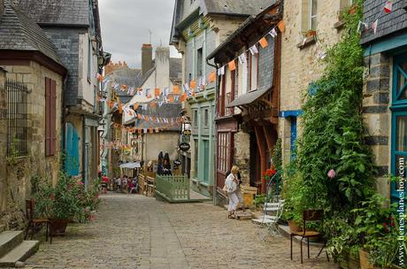 Vitré pueblos bonitos Bretaña Francia viaje medieval
