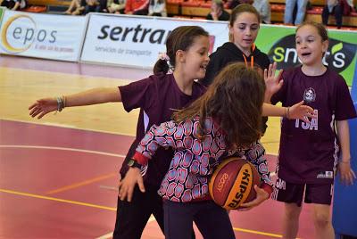 Galería de emociones del Bàsquet Femení Sant Adrià-Ensino