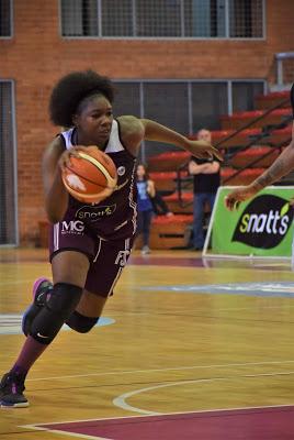 Galería de emociones del Bàsquet Femení Sant Adrià-Ensino