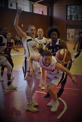 Galería de emociones del Bàsquet Femení Sant Adrià-Ensino