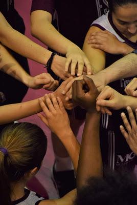 Galería de emociones del Bàsquet Femení Sant Adrià-Ensino