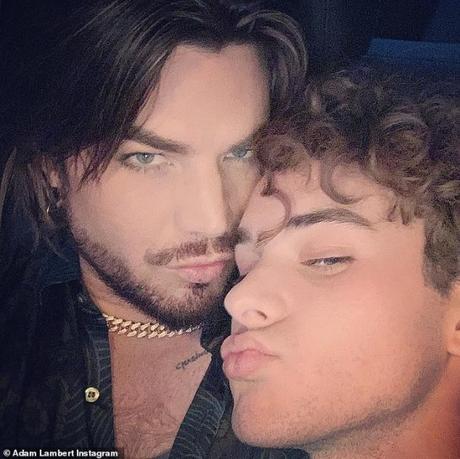 Adam Lambert confirma su noviazgo con Javi Costa Polo.