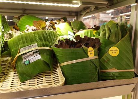 Supermercado Tailandés cambio el plástico por hojas de plátano