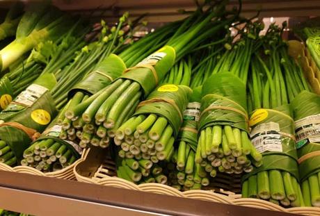 Supermercado Tailandés cambio el plástico por hojas de plátano