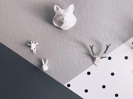 Decoración infantil en tonos grises para Enzo.