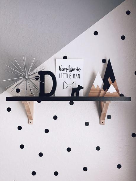 Decoración infantil en tonos grises para Enzo.