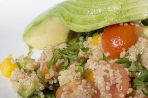 6 recetas con quinoa fáciles, sanas y deliciosas Quinoa con aguacate