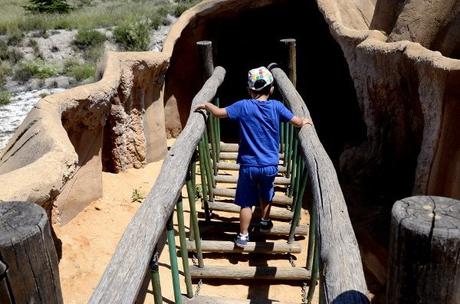Fotos-Dinópolis-Teruel-Teo-en-la-senda ▷ Esto es para visitar el interesante Parque Jurásico de Dinópolis Teruel.