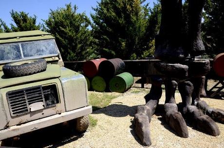 Fotos-Dinópolis-Teruel-jeep-y-dinosaurio ▷ Esto es para visitar el interesante Parque Jurásico de Dinópolis Teruel.