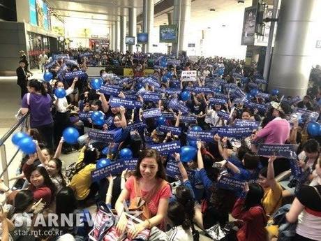 Super Junior apareció en el aeropuerto de Vietnam y fans reaccionan negativamente