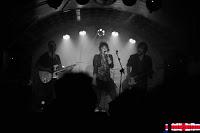 AmyJo Doh & The Spangles en El perro de la parte de atrás del coche