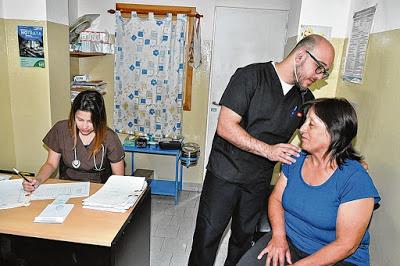 Así es la nueva vida de una pareja de médicos venezolanos en Comallo