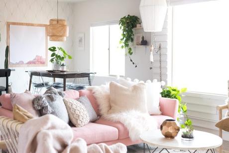 Touch of Pink. Como decorar con un sofa rosa