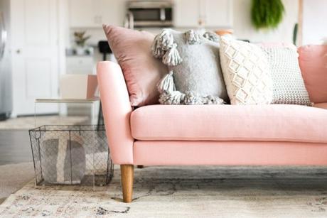Touch of Pink. Como decorar con un sofa rosa
