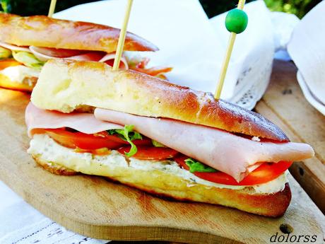 Brioche vegetal con queso y jamón Brioche vegetal con queso y jamón