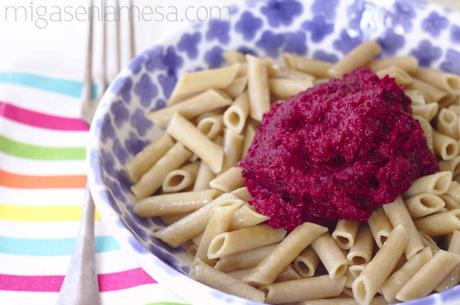 PASTA CON SALSA DE REMOLACHA