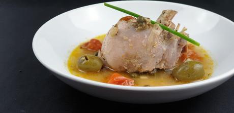 Muslo de Pavo con Aceitunas Gordal, Alcaparras y Tomatitos Cherry Muslo de Pavo con Aceitunas Gordal, Alcaparras y Tomatitos Cherry