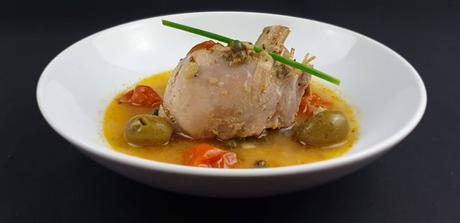 Muslo de Pavo con Aceitunas Gordal, Alcaparras y Tomatitos Cherry Muslo de Pavo con Aceitunas Gordal, Alcaparras y Tomatitos Cherry