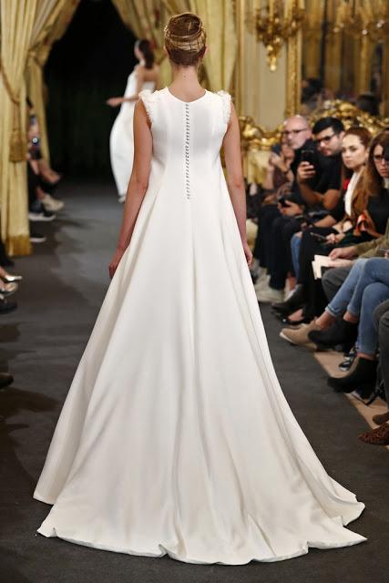 Santos Costura enamora en Atelier Couture con su colección de vestidos de novia 2020 más exquisita y afrancesada