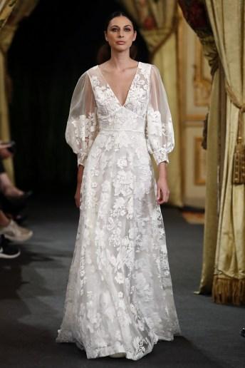 Santos Costura enamora en Atelier Couture con su colección de vestidos de novia 2020 más exquisita y afrancesada