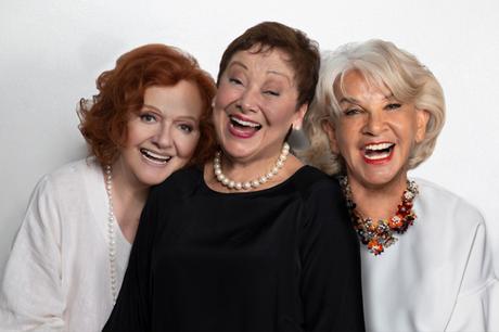 Nuevas fechas de Viejas de Mierda con Gloria Münchmayer, Gabriela Hernández y Gloria Benavides