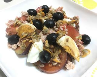 Ensalada de tomate con vinagreta de café