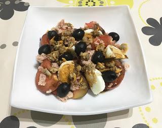 Ensalada de tomate con vinagreta de café