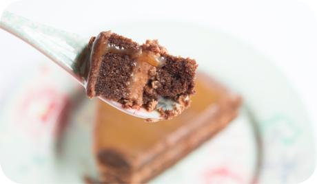 Tarta de chocolate y caramelo salado