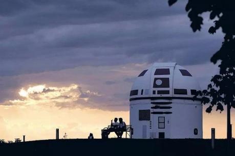 Un fan de Star Wars ha convertido este observatorio en un R2-D2 gigante Un fan de Star Wars ha convertido este observatorio en un R2-D2 gigante