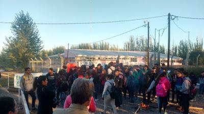 Tomaron la EPEA 3 de El Chañar en reclamo por el comedor