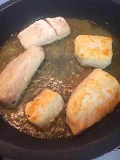 BACALAO CON PASAS Y HUEVO DURO