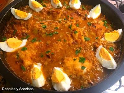 BACALAO CON PASAS Y HUEVO DURO