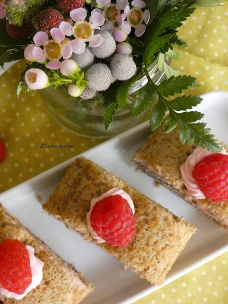 Brazo de Gitano de Té Matcha, Frambuesa y Queso Brazo de Gitano de Té Matcha, Frambuesa y Queso
