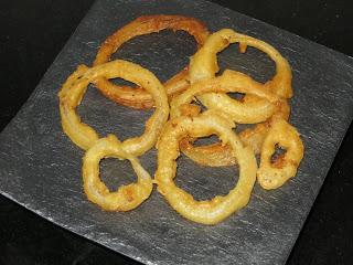 AROS DE CEBOLA EN TEMPURA