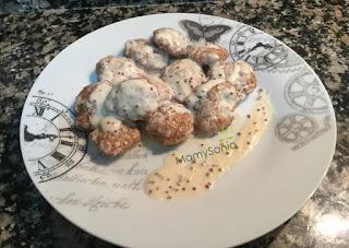 TORTITAS DE CARNE EN SALSA DE NATA Y MOSTAZA