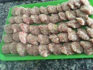 TORTITAS DE CARNE EN SALSA DE NATA Y MOSTAZA