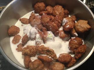 TORTITAS DE CARNE EN SALSA DE NATA Y MOSTAZA