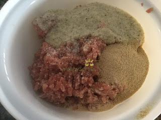 TORTITAS DE CARNE EN SALSA DE NATA Y MOSTAZA TORTITAS DE CARNE EN SALSA DE NATA Y MOSTAZA