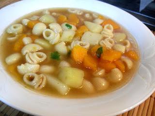 Sopa de pasta con calabaza y patata (Minestra di pasta con zucca e patate)