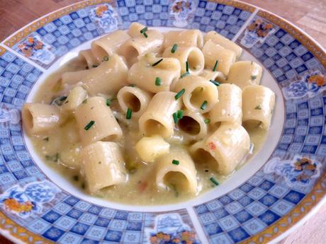 Pasta con patata y queso provola - Pasta con patate e provola affumicata