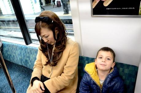 ▷ Cómo llegar al metro de Tokio … El león no es tan feroz como la pintura. Fotos-del-metro-de-Tokio-Teo-y-una-mujer-durmiendo ▷ Cómo llegar al metro de Tokio ... El león no es tan feroz como la pintura.