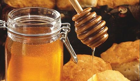 Cuando se consume miel, la porción de fructosa permite que la glucosa sea captada por el hígado para formar glucógeno que pasa a estar disponible para el cerebro, el corazón, los riñones y las células rojas de la sangre