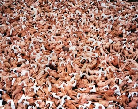 Spencer Tunick desnuda a 1.300 valencianos