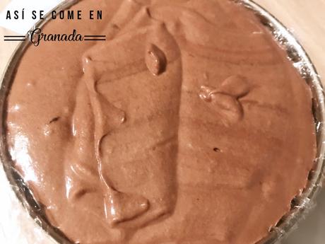 Cúpula de mousse de chocolate con cobertura espejo marmolada Cúpula de mousse de chocolate con cobertura espejo marmolada