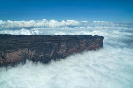 Mount-Roraima-from-Air-©-David-DiGregorio ▷ ¿Qué es realmente como viajar a Guyana?