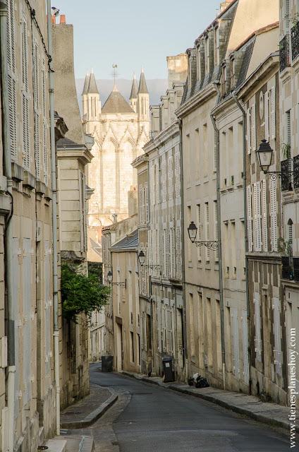 Poitiers que visitar viaje Francia en coche ruta roadtrip