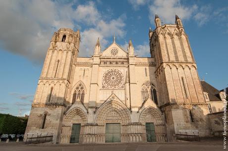 Catedral de Poitiers turismo viaje en coche Francia roadtrip