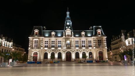 Poitiers noche que ver turismo viaje Francia ciudades bonitas