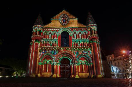 Iglesia de Notre-Dame la Grande iluminada noche Poitiers imprescindibles, turismo